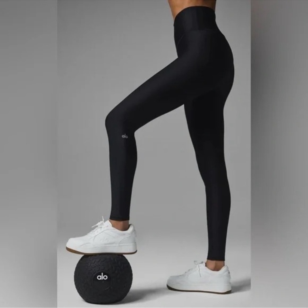 ⭐️Alo Yoga High Waist Airlift Legging size large black full length⭐️